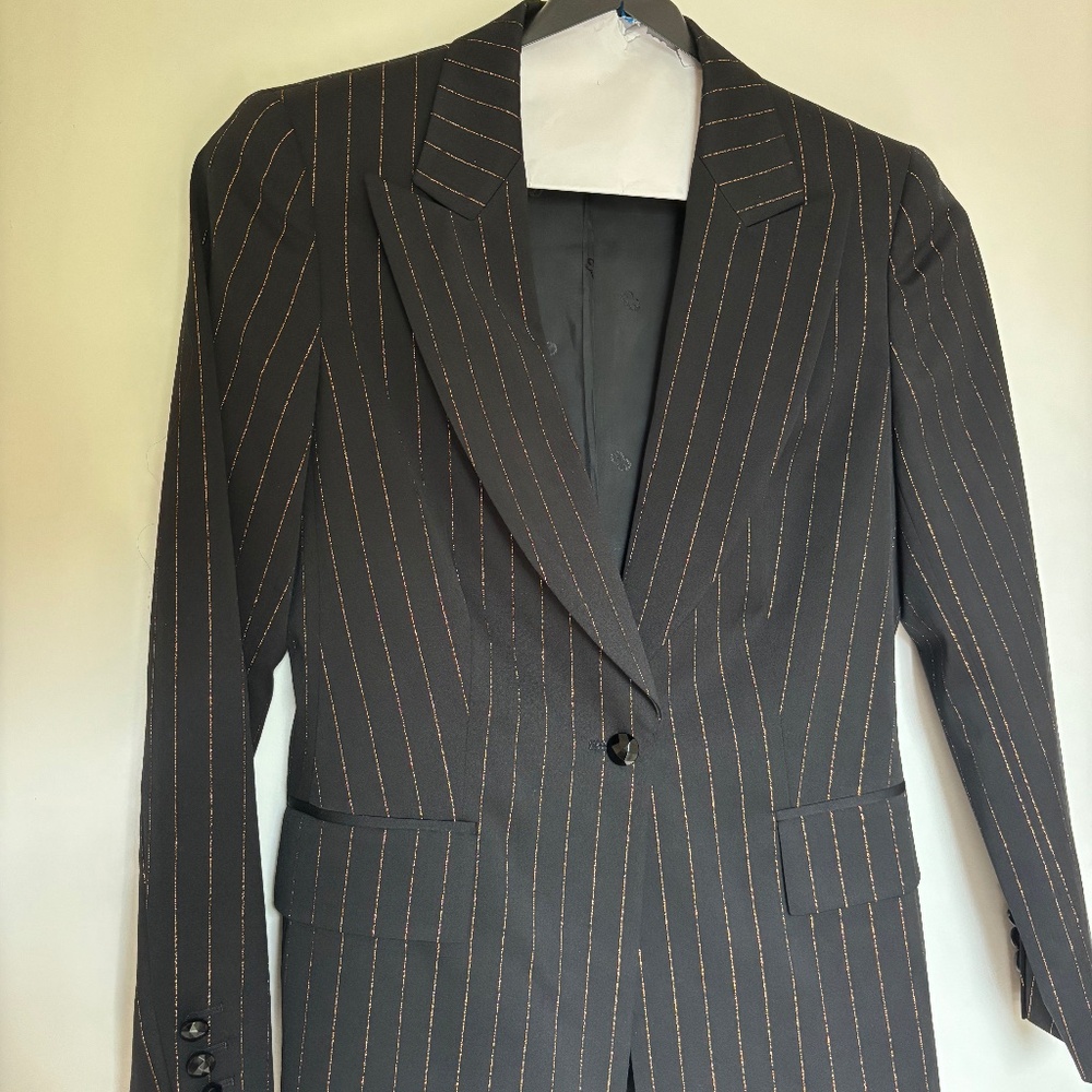 Black wool Escada blazer with gold thread size 38